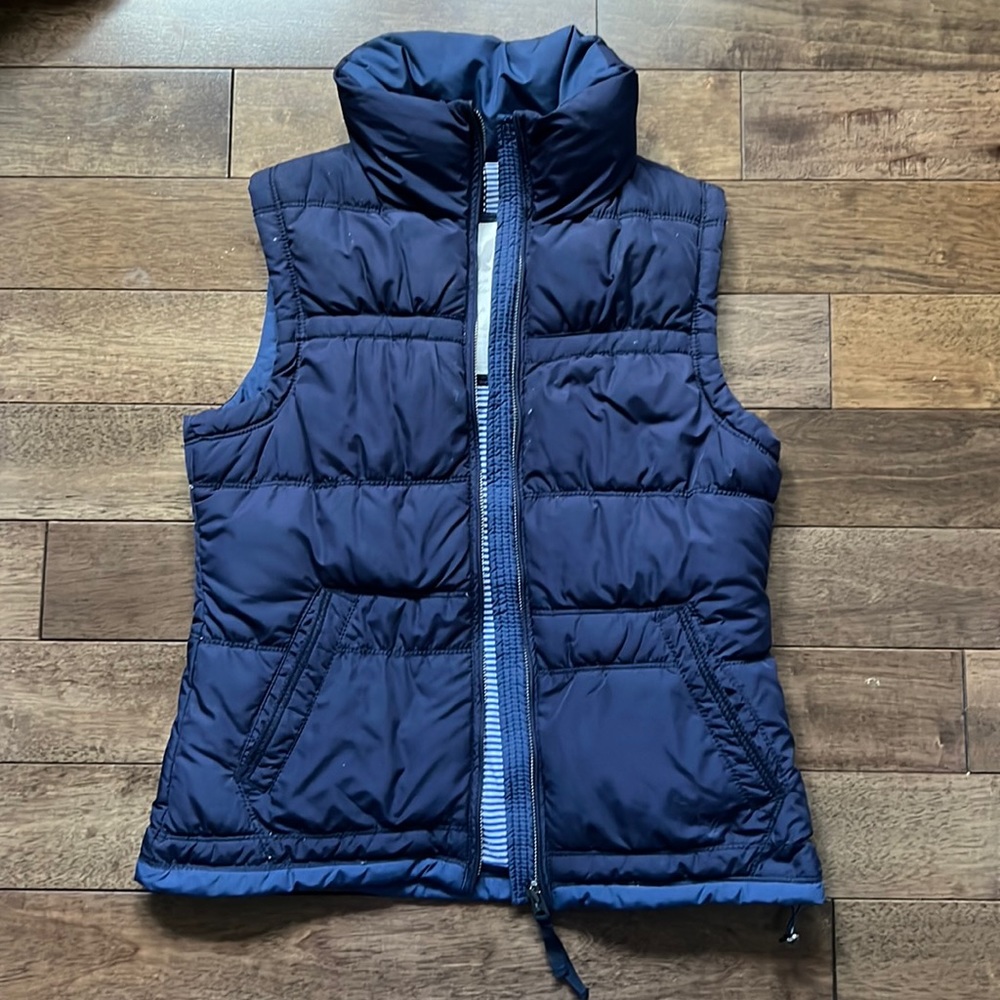 American Eagle puffer vest
